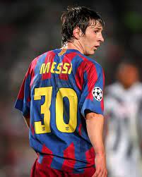 Messi con la 30 del Barcelona