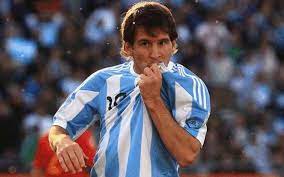 Imagen de Leo con la celeste y blanca